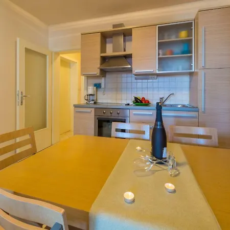 Apartments Villa Vanda Selce Exterior photo
