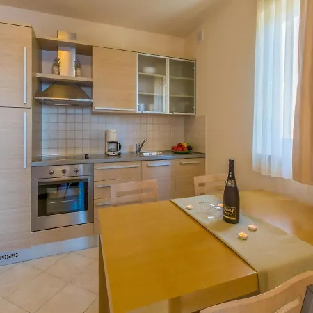 Apartments Villa Vanda Selce Exterior photo