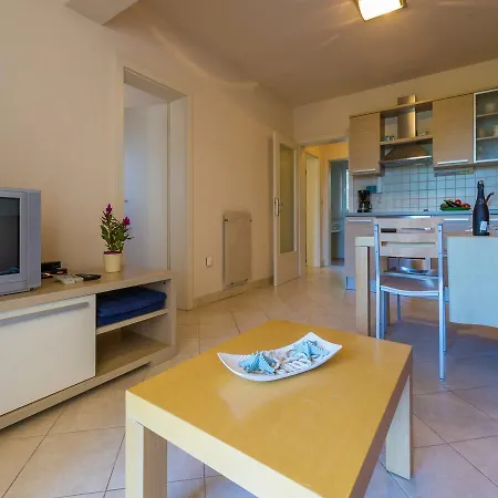 Apartments Villa Vanda Selce Exterior photo